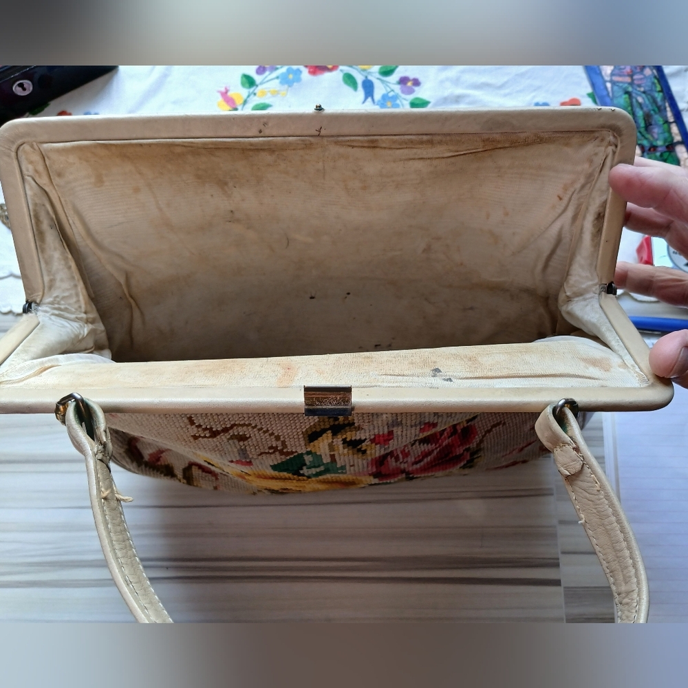 Very Old Handcrafted Needlework Purse - Picture 4 of 6